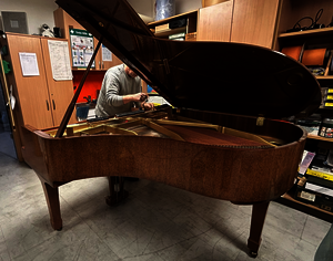 Flügel YAMAHA Mod. C3 Nussbaum poliert AWP